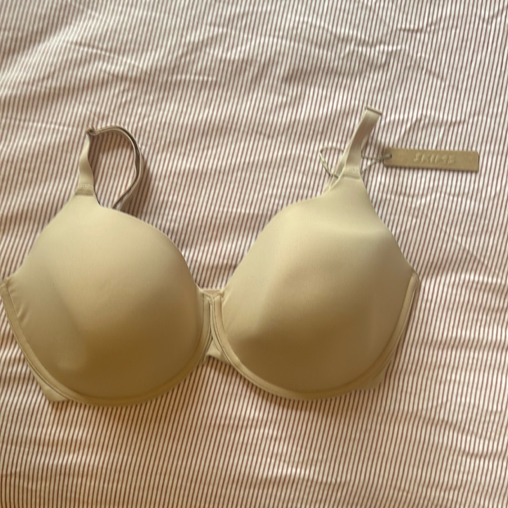 SKIMS Fits Everybody T-Shirt Bra in Mica
